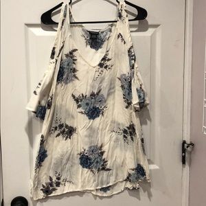 Torrid cold shoulder top size 1XL